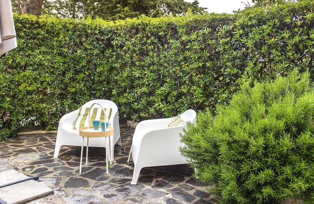 S278 – Sirolo, portion of a three-room villa, with garden overlooking the sea