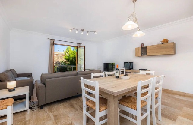 Sa Estany Apartment - 1 min to Beach and Restaurants.