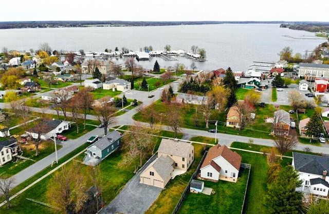 Sackets Harbor Hideaway