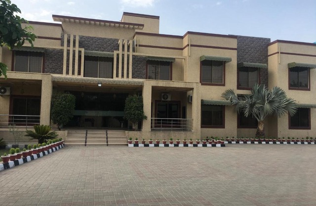 SADIQ CLUB RESIDENCY