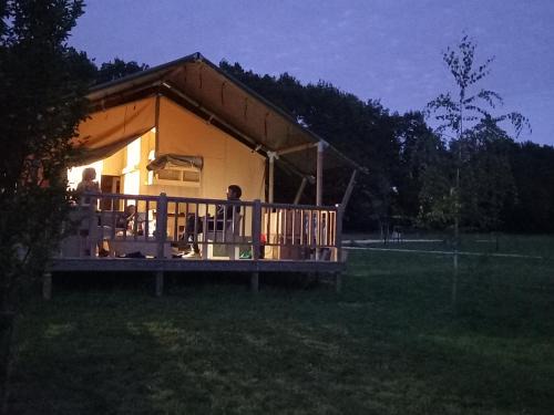SAFARI LODGE MONPAZIER en pleine nature
