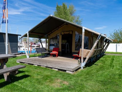 Safari Tent in Heeg by the Marina