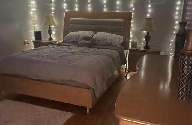 Safe Cozy Apt No Steps w/Washer& Dryer and private parking space in NE Phila