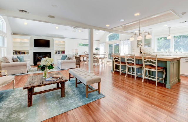 Sag Harbor Getaway-Enjoy Hot Tub and Pool! Close to Town yet Quiet and Private!