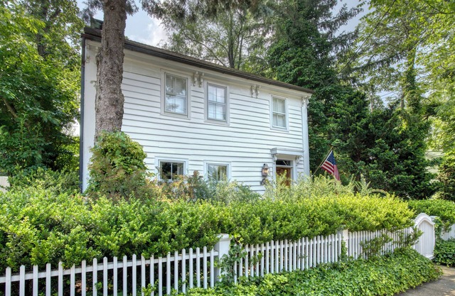 Sag Harbor Historic Village Home w/Pool; 2 min walk to the heart of the Village