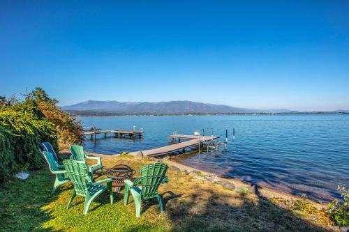 Sagle Lakefront Escape Private Beach Access!