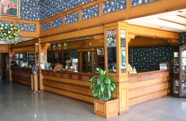 Sakol Grand Palace Hotel
