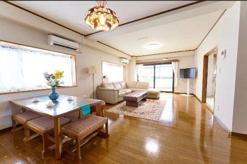 Sakura house