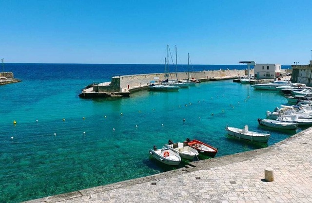 Salento in an excellent location just 5 km between the two seas in an ancient village
