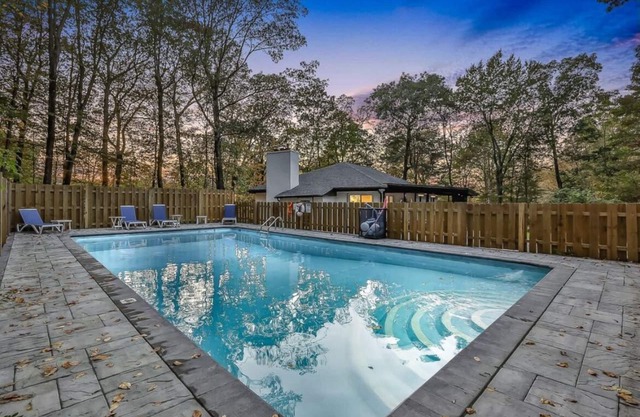 Saltwater Heated Pool Perfect Escapen in Warwick