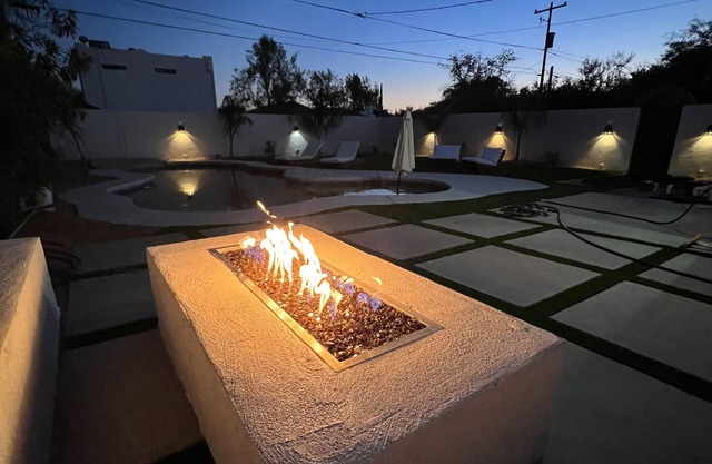 Sam Hughes Desert Oasis, Private Pool & Walk to UA