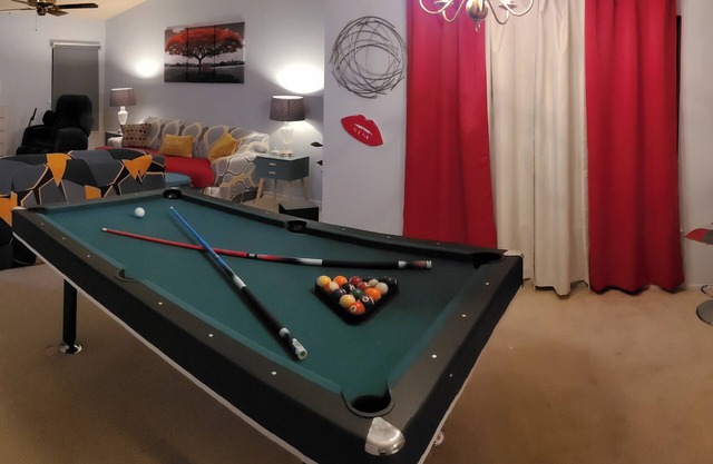San Antonio Funhouse w/Pool Table, Arcade & Yard. Great Value for family fun