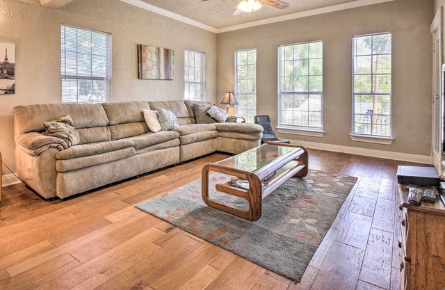 San Antonio Home w/ Patio - 3 Mi to River Walk!