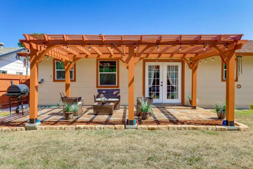 San Antonio Vacation Rental about 4 Mi to Lackland AFB
