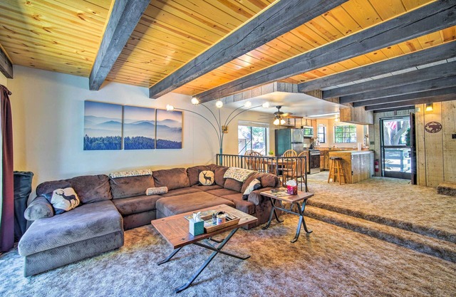 San Bernardino Mtn Retreat w/Furnished Deck
