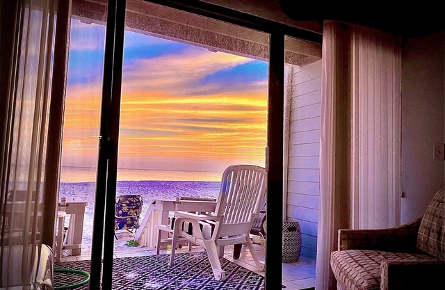 Sand and Ocean! Beach is beautiful. Come in, cool off with jetted shower or tub.