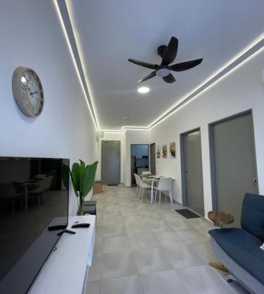 Sandakan Blue Coastal escape 蓝海岩栖