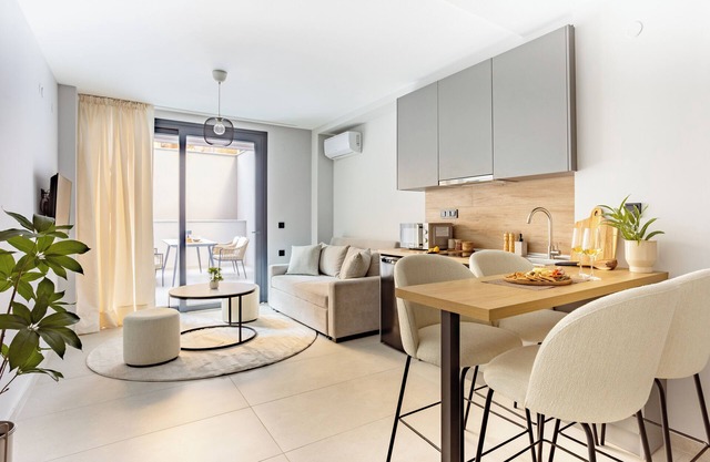 Sanders Tower Centre - Cute 1 -Bdr Duplex w Terrace