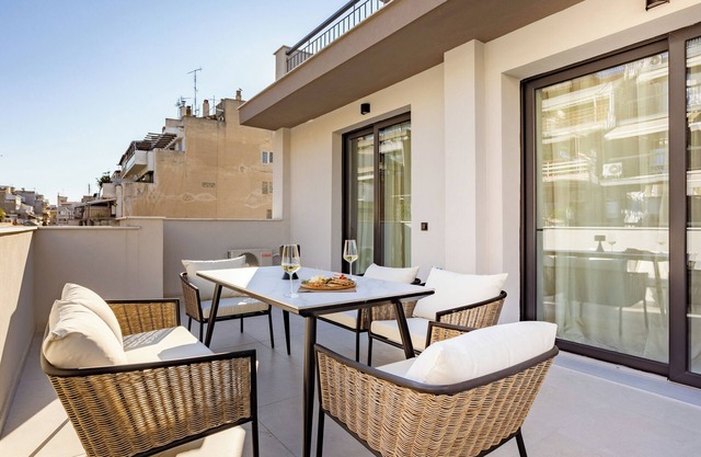 Sanders Tower Centre - Homey 1-Bdr Apt w Terrace