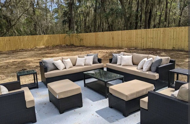 Sandfly Retreat with Pool - 15 minutes to Downtown