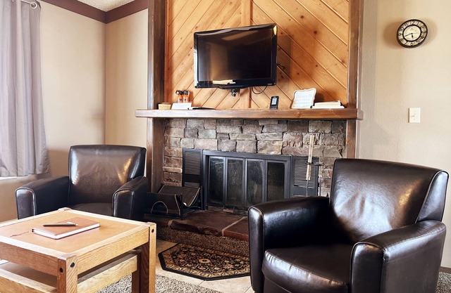 Sandhill East Home - all comforts of home with great mountain views