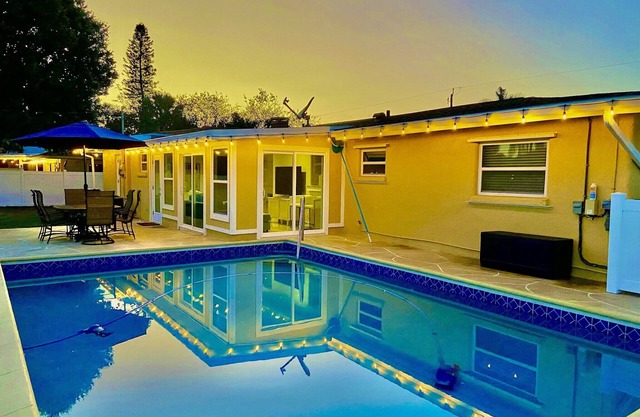 Sandpiper - 4BR - Heated Pool - Minutes to Siesta Key
