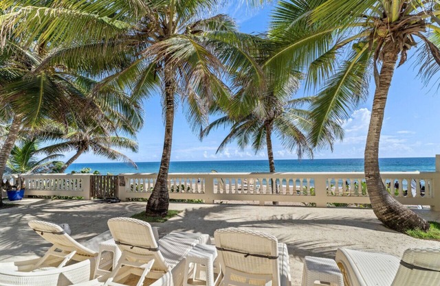 Sandy Beach Villa - Spectacular setting on the beach