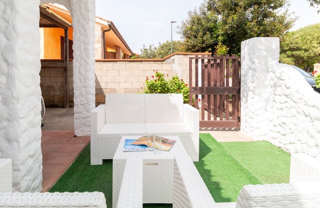 Sandy House - Two Bedroom Apartment, Sleeps 4