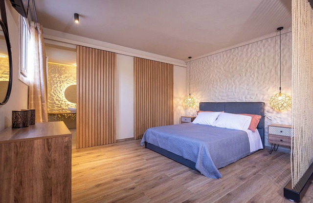 Sandy Suite | Jacuzzi | 10min Walk to Ipsos Beach