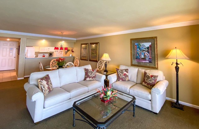 Sanibel Harbour Resort Harbour Tower 716: Private beach, heated pool, and grill