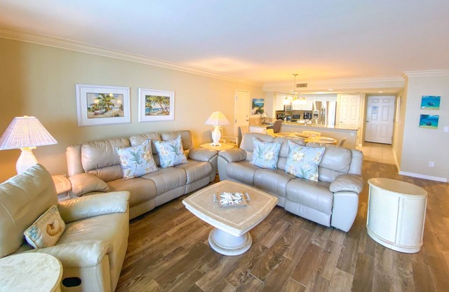 Sanibel Harbour Resort: Bay View Tower 1035 Relaxation awaits you at this beachfront retreat