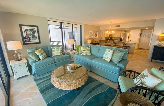 Sanibel Harbour Resort Bay View Tower 731: Offering stunning views of the islands from the balcony.