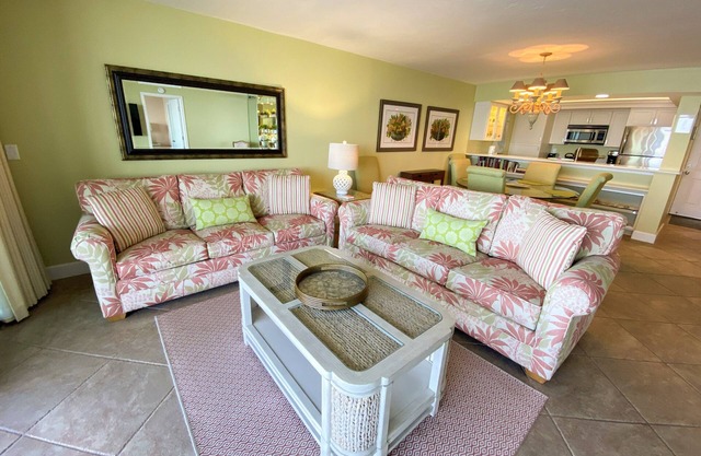 Sanibel Harbour Resort Harbour Tower 715: Waterfront condo with beach and gorgeous sunset views