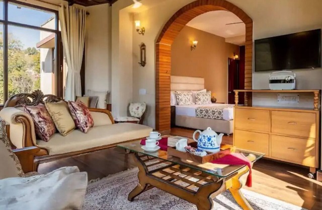 Sanjwat Homestays - Largest 5BR Luxury Orchard Villa