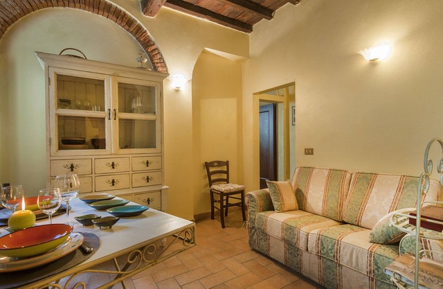 Sant' Egidio is 5 mins from the Dome. On the ground floor with WI.FI and Air Con