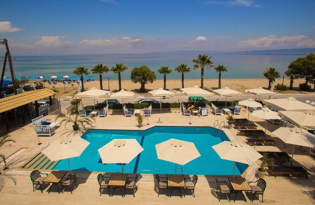 Santa Beach Hotel
