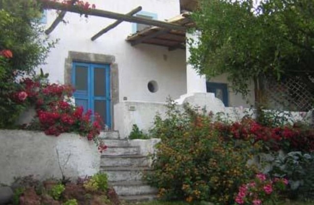 Santa Marina Di Salina: House/Villa - SANTA MARINA DI SALINAHouse with character