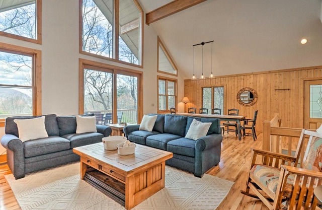 Sapphire Retreat with 2 Decks, Views and Resort Access