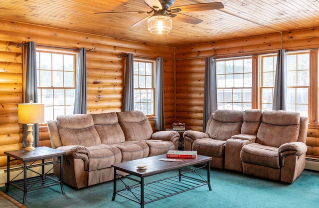 Sara Placid Inn & Suites