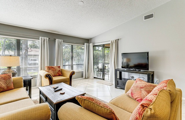 Sarasota Villa w/Pool Access ~ 4 Mi to Beach!
