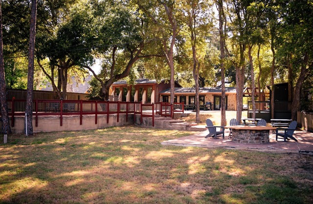SARGENT, TX Spacious, Creekfront Home, Amazing Outdoor Space & 2 Fishing Piers.