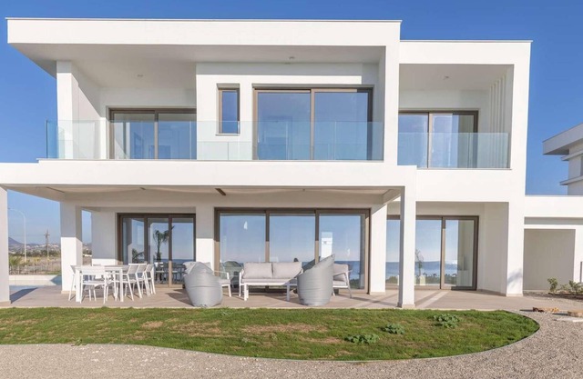 Sauna, gym, fantastic sea views