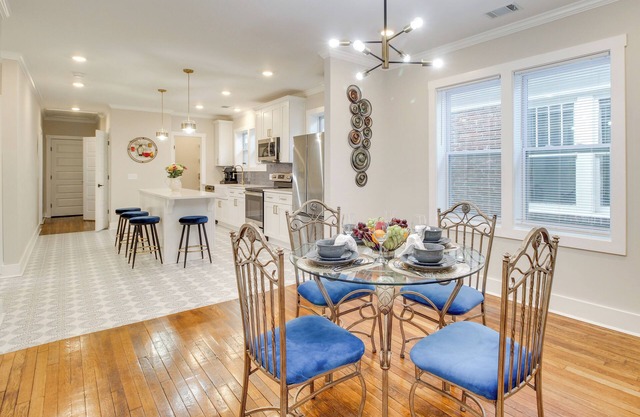 Savannah Apt: 1 Mi to Forsyth Park!