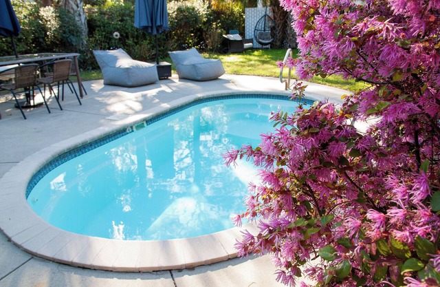 Savannah Sanctuary Home + small heatable pool, close to all!