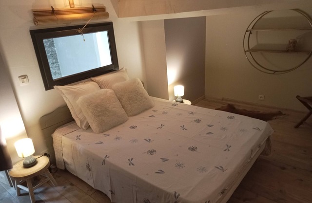 'Savoyarde' Room with Shared Pool, Wi-Fi and Air Conditioning - Villeneuve-lès-Montréal