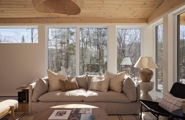 Scandinavian inspired 2 bedroom cabin near Mont Tremblant | Hot tub | Fireplace