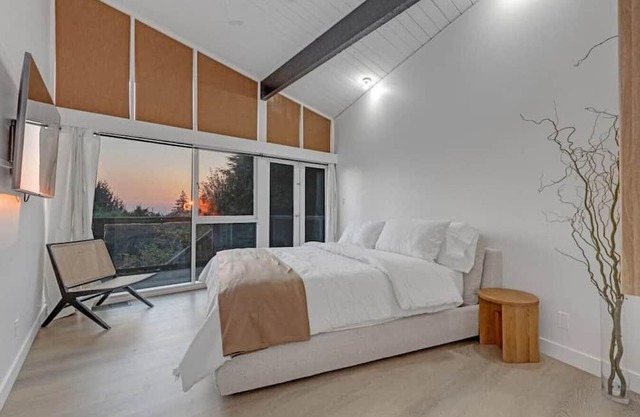 Scandinavian West Vancouver Home w/ Stunning Views