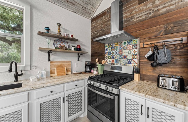 Scenic Hillside Cottage with Firepit & Observation Deck