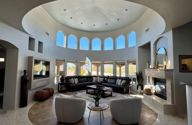 Scenic & Peaceful Backyard Retreat, Heated Pool & Mountain View’s, Close to town