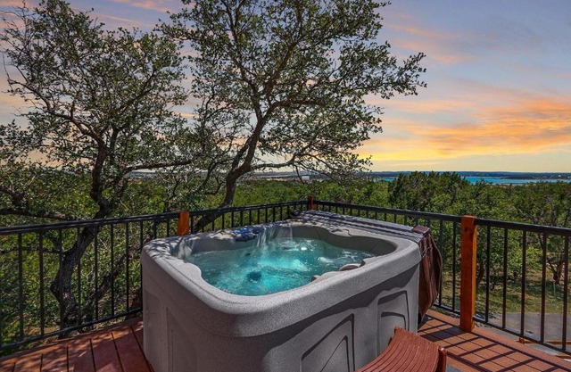 Scenic Treehouse